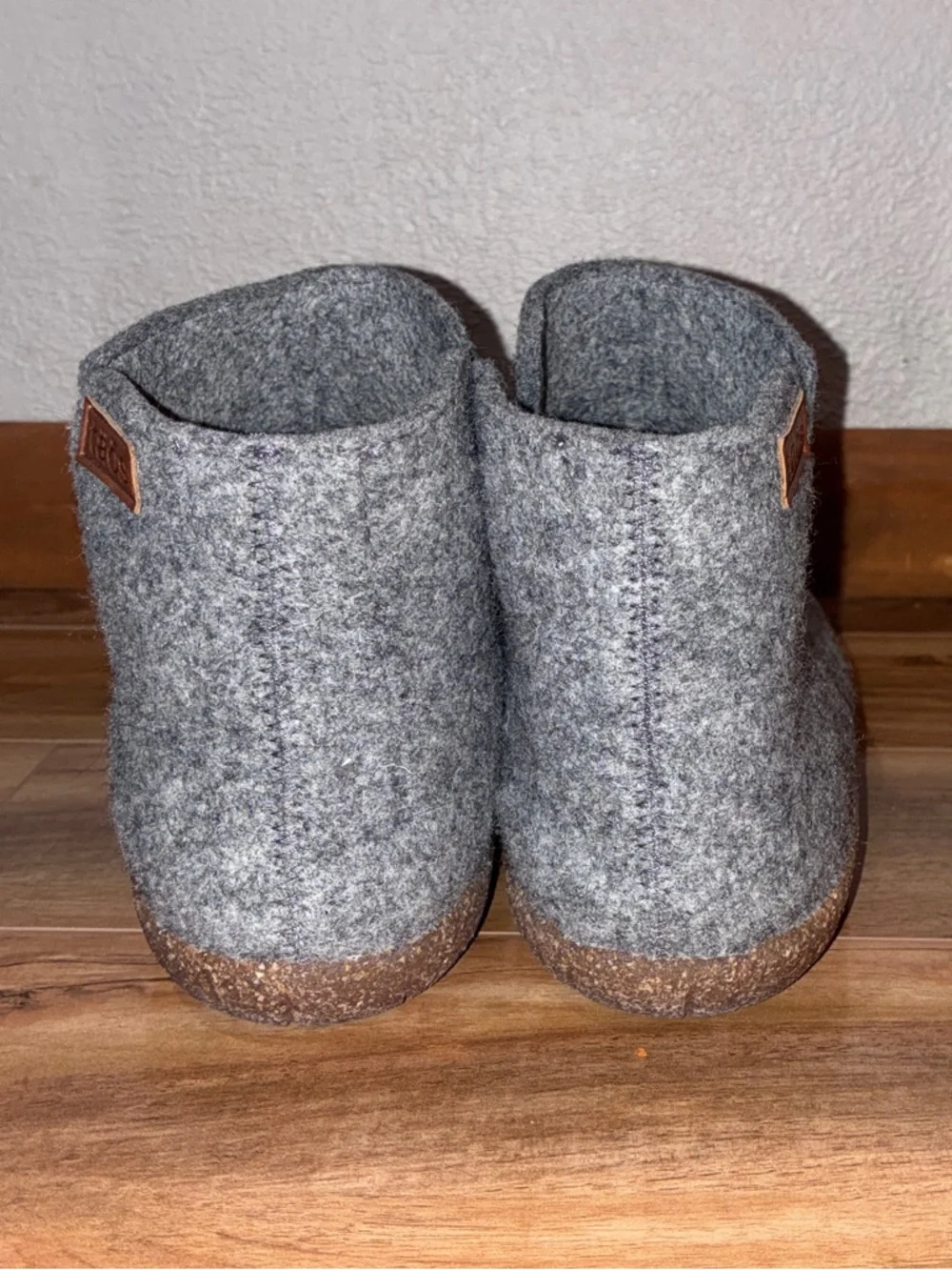 Taos Footwear Unisex Good Wool Grey Boots - size 42 (mens 8-8.5, women 11-11.5)